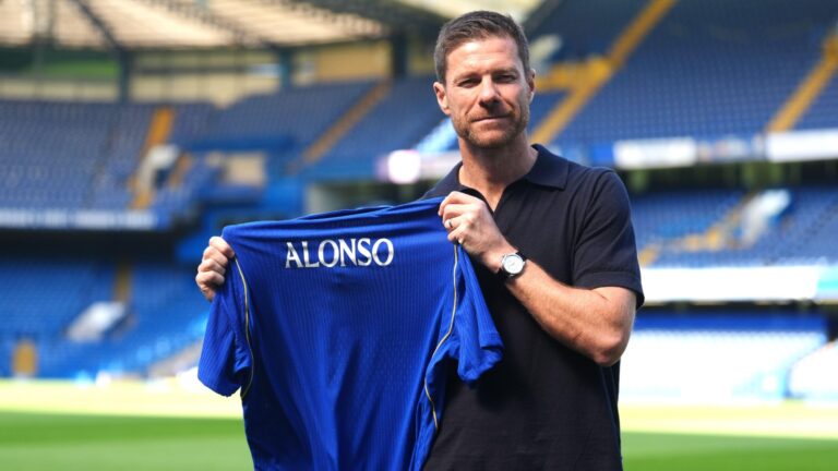England icon disagrees with Man Utd legend Scholes over BlueCo transfer plan
